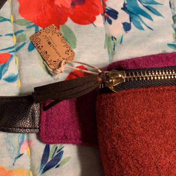 Natural Life Belt Bag - Picture 2 of 3